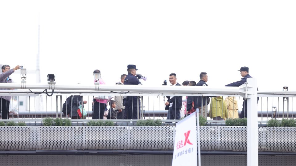 赛道旁出入, inews, 心服务