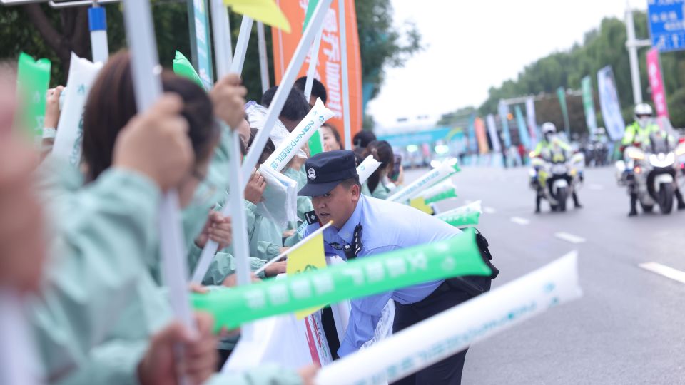 xaVIB, 沸腾的人群